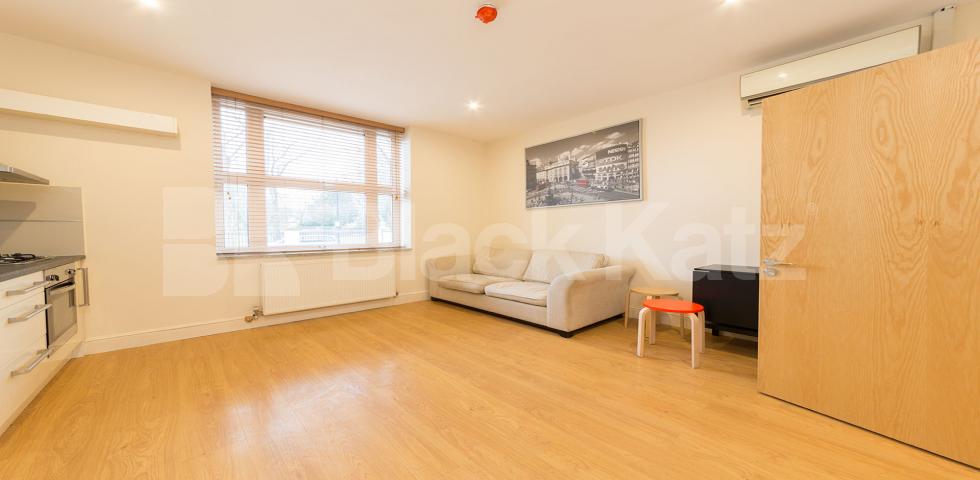 			Great 2 Bed Property !, 2 Bedroom, 1 bath, 1 reception Flat			 High street, Hornsey/Crouch End
